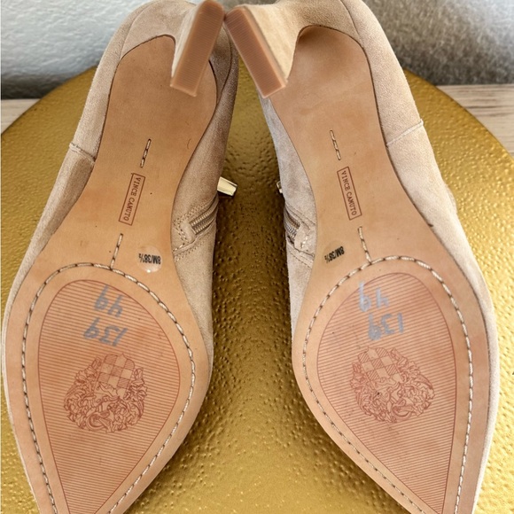 Vince Camuto Tan Suede Heeled Boots. Size 8 - Picture 10 of 11